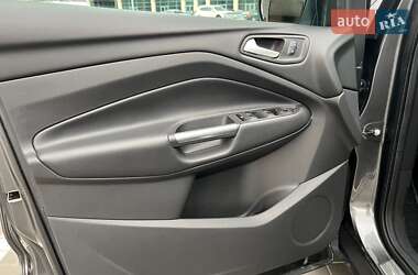 Внедорожник / Кроссовер Ford Kuga 2019 в 