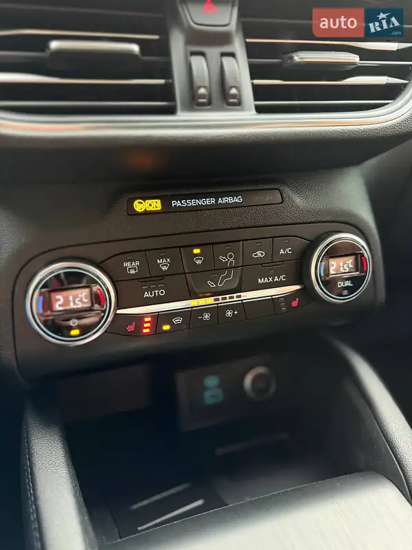 Позашляховик / Кросовер Ford Kuga 2020 в 