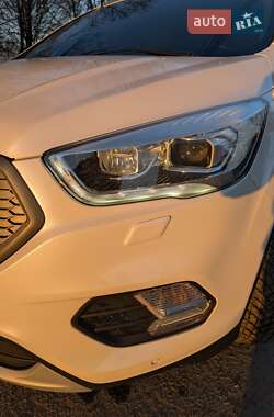 Внедорожник / Кроссовер Ford Kuga 2017 в 