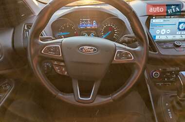 Внедорожник / Кроссовер Ford Kuga 2017 в 