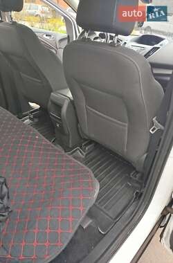 Позашляховик / Кросовер Ford Kuga 2014 в 