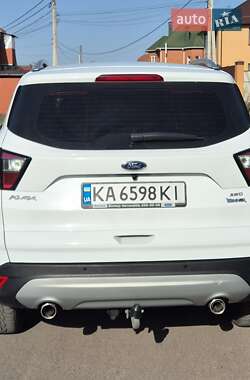 Позашляховик / Кросовер Ford Kuga 2019 в 