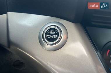 Внедорожник / Кроссовер Ford Kuga 2013 в 