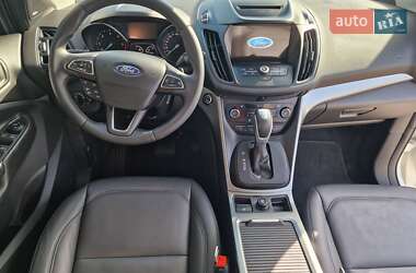 Внедорожник / Кроссовер Ford Kuga 2017 в 