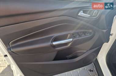 Внедорожник / Кроссовер Ford Kuga 2017 в 