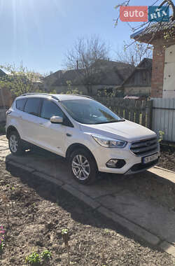 Внедорожник / Кроссовер Ford Kuga 2017 в 