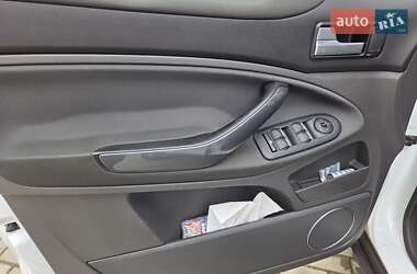 Внедорожник / Кроссовер Ford Kuga 2012 в 