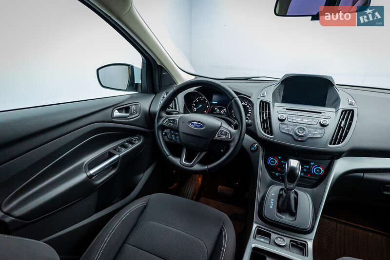 Позашляховик / Кросовер Ford Kuga 2018 в Києві