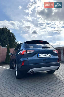 Внедорожник / Кроссовер Ford Kuga 2020 в 