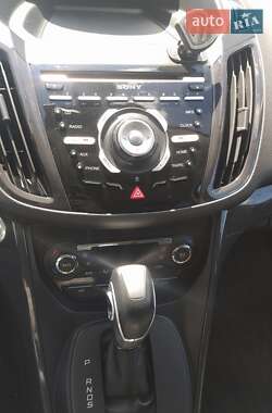 Внедорожник / Кроссовер Ford Kuga 2015 в 