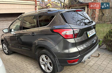 Внедорожник / Кроссовер Ford Kuga 2017 в 