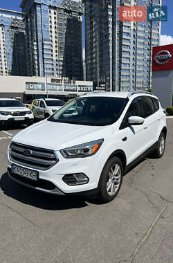 Внедорожник / Кроссовер Ford Kuga 2017 в 