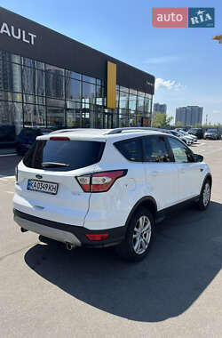 Внедорожник / Кроссовер Ford Kuga 2017 в 