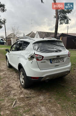 Позашляховик / Кросовер Ford Kuga 2012 в 