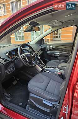 Позашляховик / Кросовер Ford Kuga 2015 в 