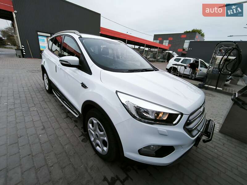 Позашляховик / Кросовер Ford Kuga 2018 в Здолбуніві