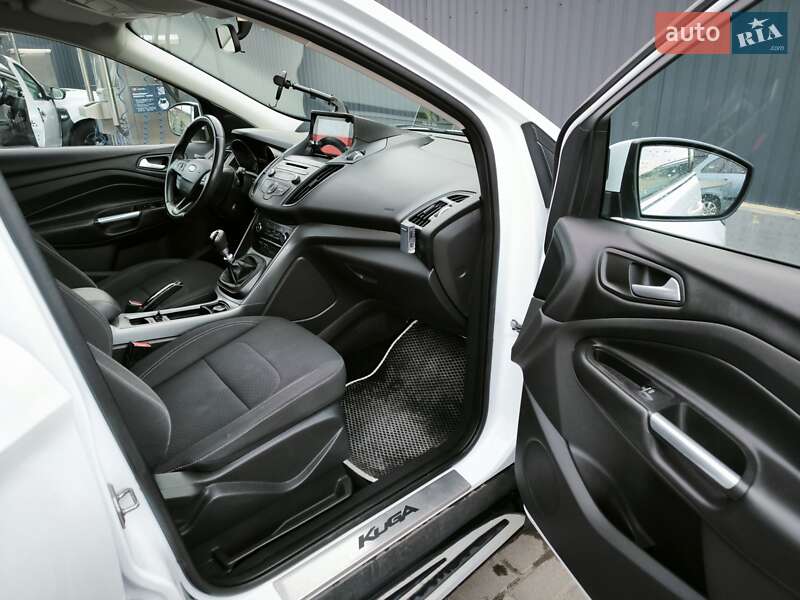 Позашляховик / Кросовер Ford Kuga 2018 в Здолбуніві