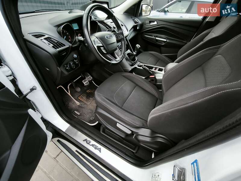 Позашляховик / Кросовер Ford Kuga 2018 в Здолбуніві