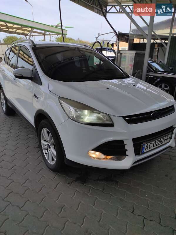 Позашляховик / Кросовер Ford Kuga 2013 в 