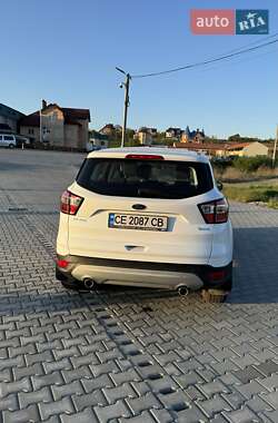 Позашляховик / Кросовер Ford Kuga 2019 в 