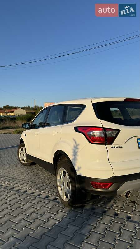 Внедорожник / Кроссовер Ford Kuga 2019 в Черновцах