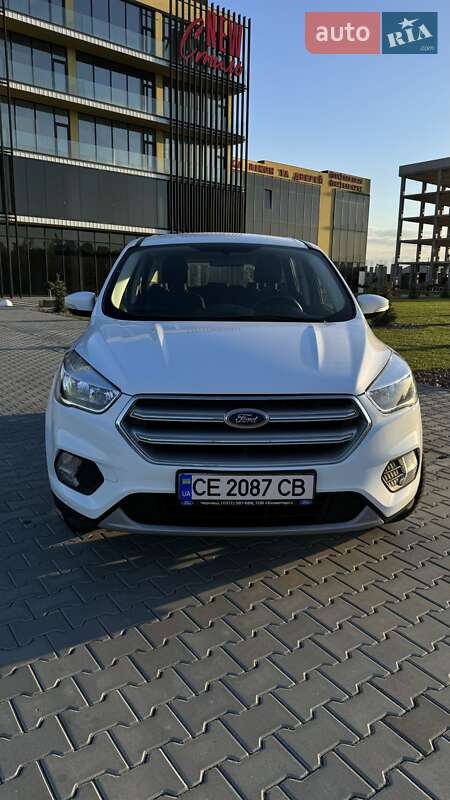 Внедорожник / Кроссовер Ford Kuga 2019 в Черновцах