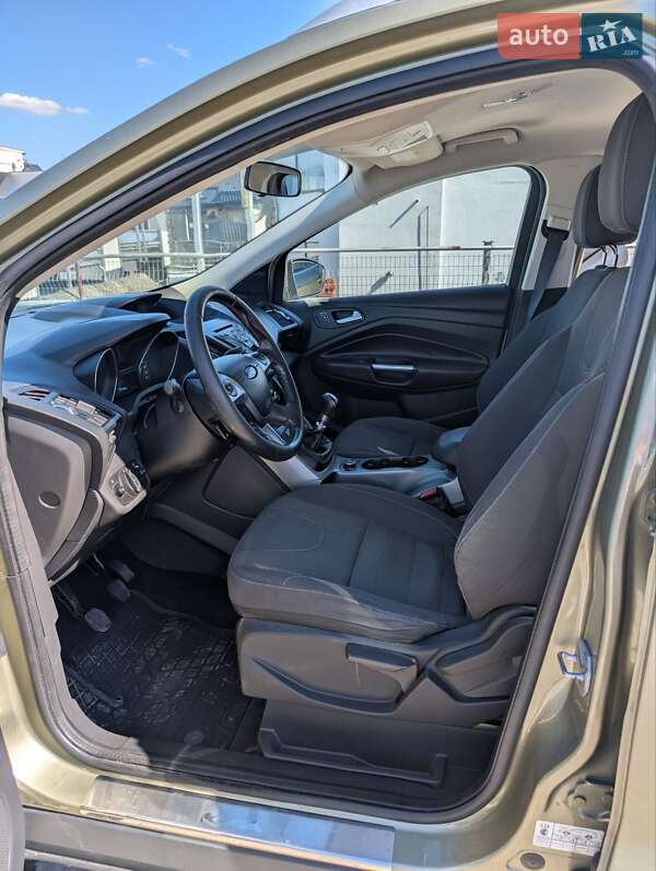 Внедорожник / Кроссовер Ford Kuga 2014 в Мукачево