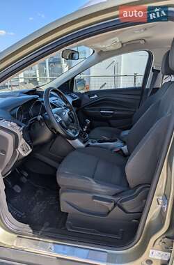 Внедорожник / Кроссовер Ford Kuga 2014 в 