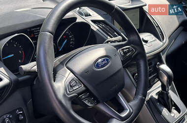 Внедорожник / Кроссовер Ford Kuga 2018 в 