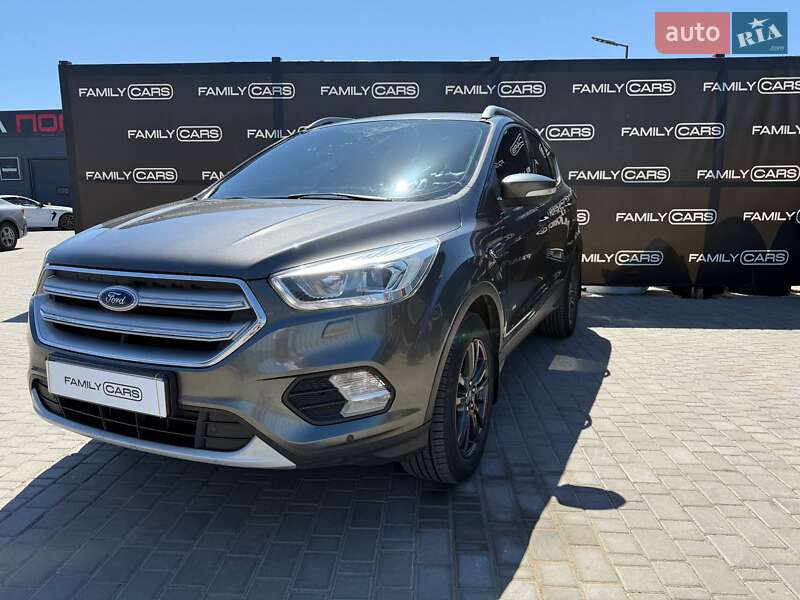Внедорожник / Кроссовер Ford Kuga 2017 в 