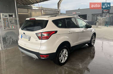 Позашляховик / Кросовер Ford Kuga 2019 в 