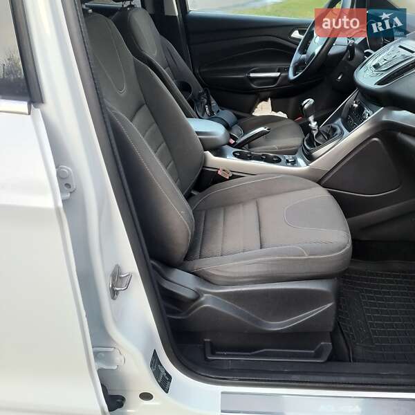 Внедорожник / Кроссовер Ford Kuga 2015 в Харькове фото 6 Внедорожник / Кроссовер Ford Kuga 2015 в Харькове