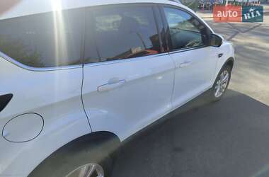 Позашляховик / Кросовер Ford Kuga 2016 в 