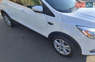 Позашляховик / Кросовер Ford Kuga 2016 в 