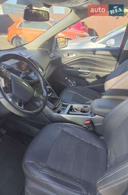 Позашляховик / Кросовер Ford Kuga 2016 в 