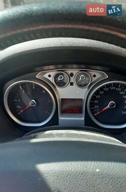 Внедорожник / Кроссовер Ford Kuga 2012 в 