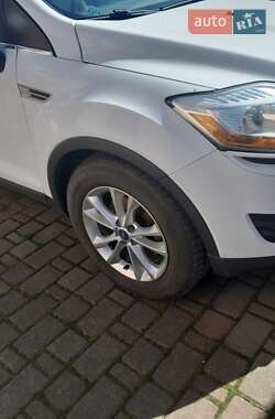 Внедорожник / Кроссовер Ford Kuga 2012 в 
