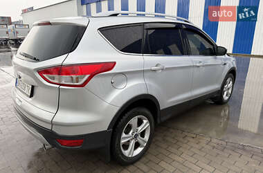 Позашляховик / Кросовер Ford Kuga 2015 в 