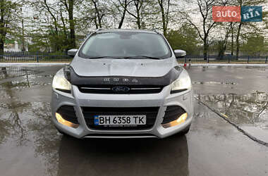 Позашляховик / Кросовер Ford Kuga 2015 в 