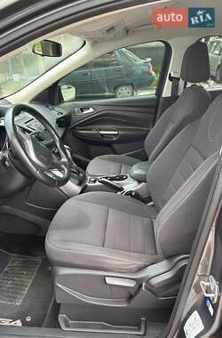 Позашляховик / Кросовер Ford Kuga 2015 в 