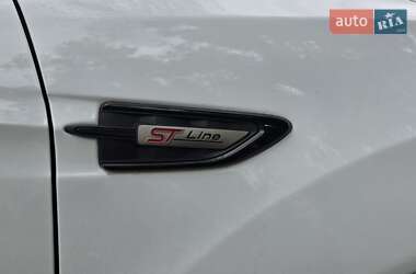 Позашляховик / Кросовер Ford Kuga 2019 в 