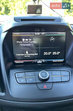 Позашляховик / Кросовер Ford Kuga 2013 в 
