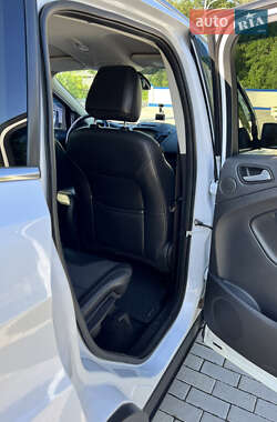 Позашляховик / Кросовер Ford Kuga 2013 в 