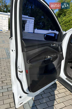 Позашляховик / Кросовер Ford Kuga 2013 в 