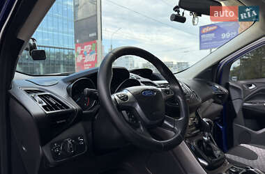 Позашляховик / Кросовер Ford Kuga 2013 в 