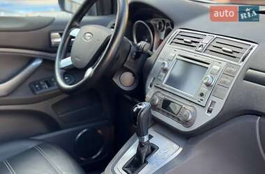 Позашляховик / Кросовер Ford Kuga 2012 в 