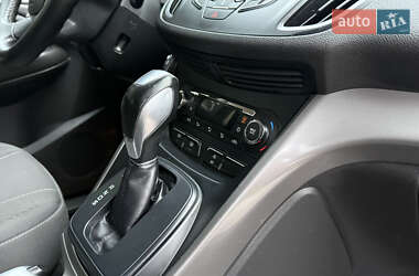 Внедорожник / Кроссовер Ford Kuga 2015 в 