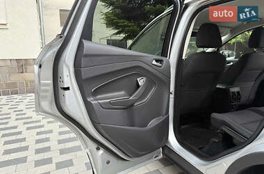 Внедорожник / Кроссовер Ford Kuga 2015 в 