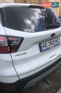 Позашляховик / Кросовер Ford Kuga 2019 в 