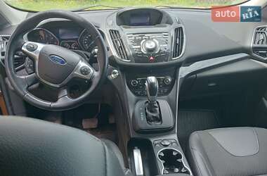 Позашляховик / Кросовер Ford Kuga 2013 в 